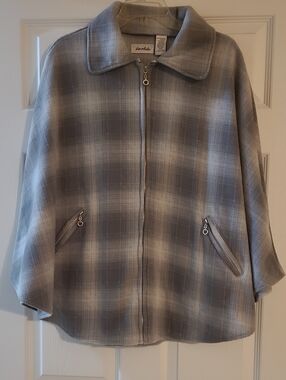 Le Moda Soft Gray Plaid Zip-Front Women's Cape Jacket